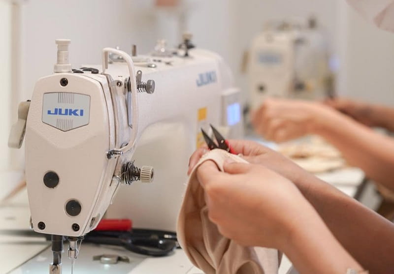 Máy may Kansai là gì? Máy trần đè may viền giá bao nhiêu? 31 Kaydence & Kaiser Studio sử dụng loại máy trần đè nào